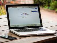 A ChatGPT az új nagybácsi: jobban hiszünk az MI válaszaiban, mint a Google-ben